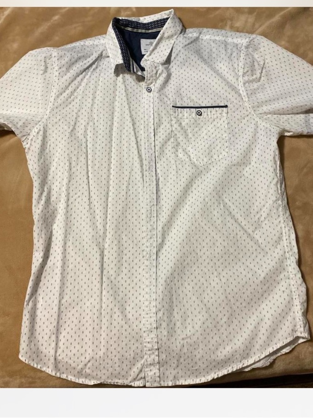 Men's White Short-Sleeve Button-Down Shirt with Navy Trim Sz L